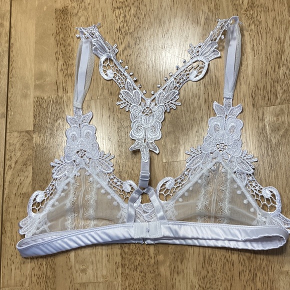 2 Lovely bras - Picture 13 of 16